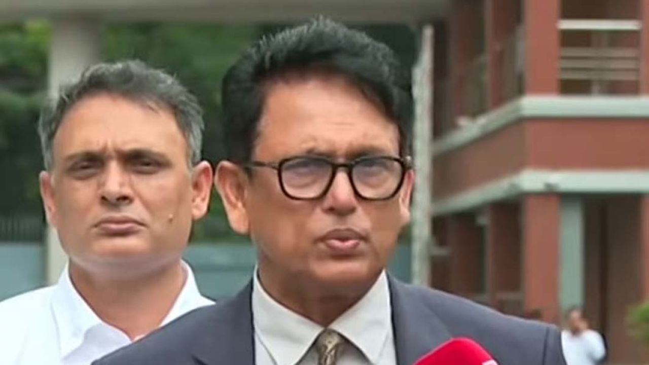 ডিসেম্বরে পরীক্ষার সময়ই শিক্ষার্থীদের নতুন বই দিতে চায় সরকার: শিক্ষামন্ত্রী