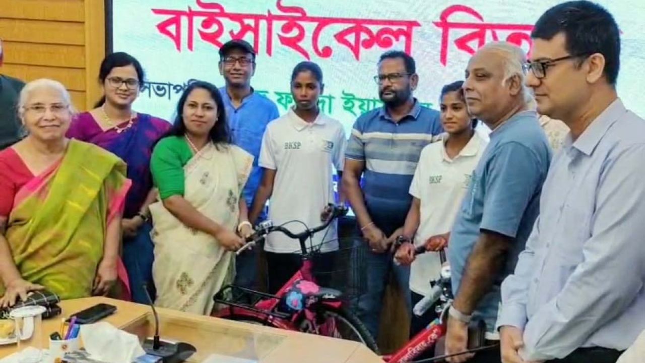 শেরপুরে প্রতিভাবান দুই নারী খেলোয়াড়কে সাইকেল উপহার