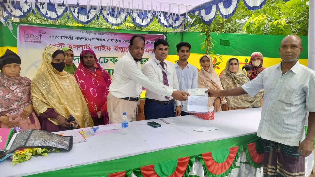 স্ত্রীর অকাল মৃত্যুতে পরিবারের পাশে বীমা কোম্পানি