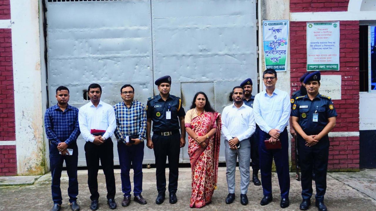 শেরপুর জেলা কারাগার পরিদর্শন করলেন জেলা প্রশাসক