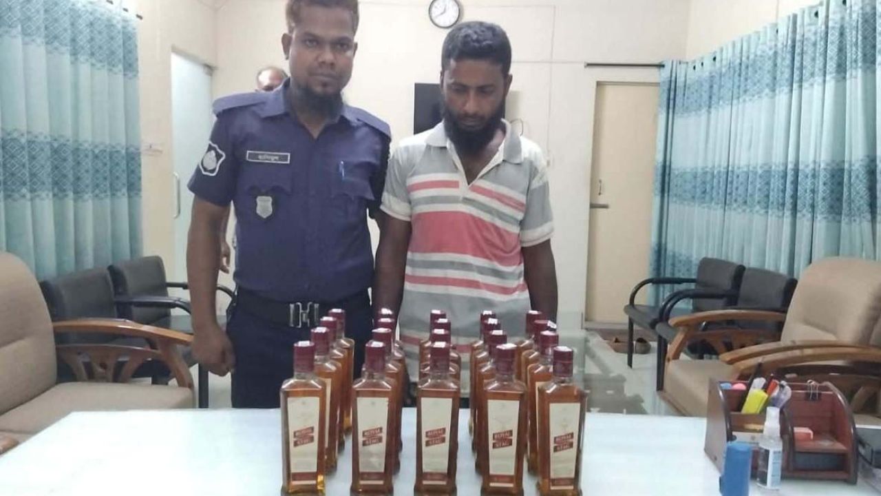 নালিতাবাড়ীতে ২০ বোতল ভারতীয় মদসহ আটক ১