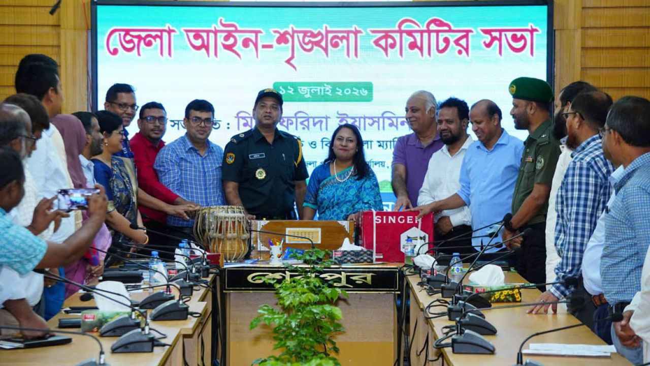 শেরপুর জেলা কারাগারের বন্দিদের জন্য বিনোদন ও দক্ষতা উন্নয়ন সামগ্রী প্রদান