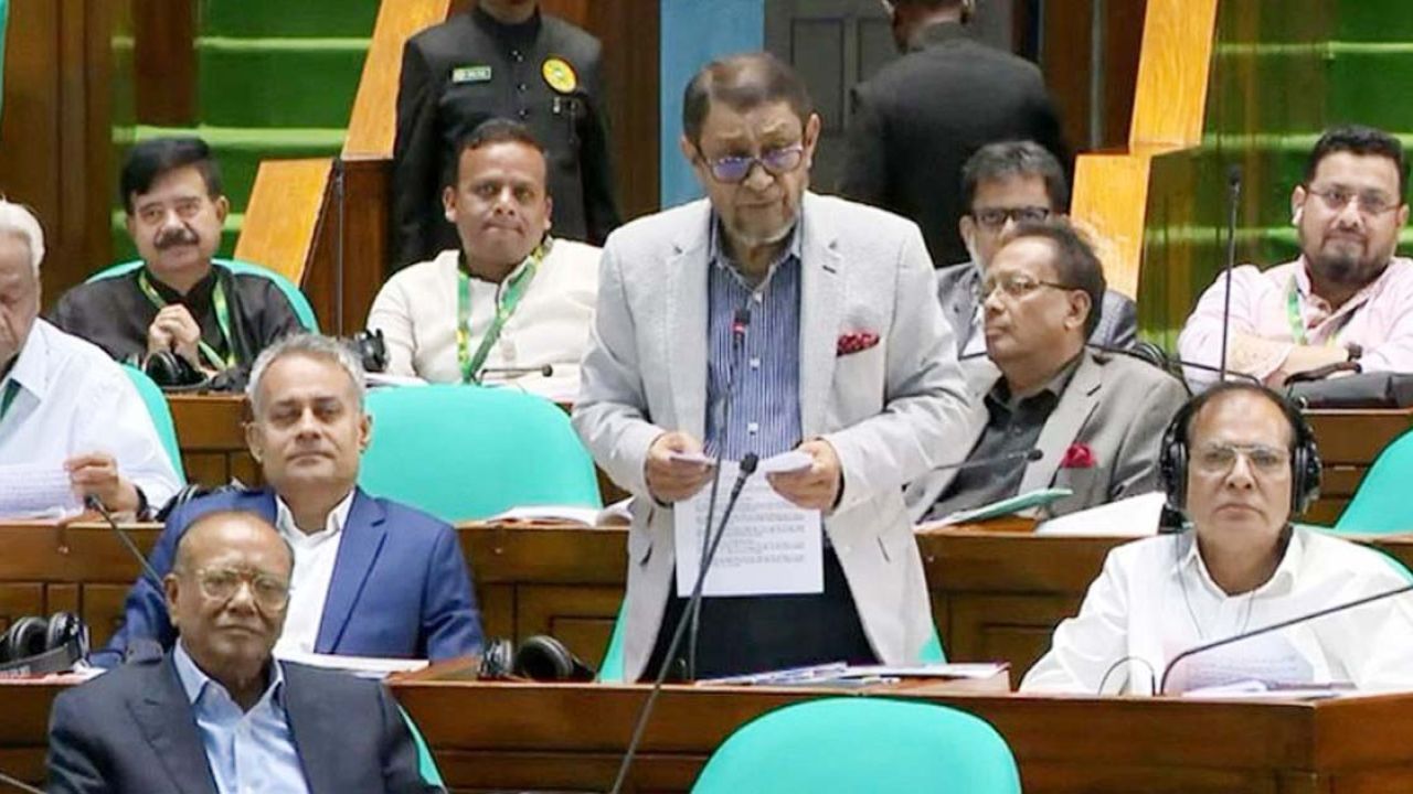 শিগগিরই এক লাখ স্বাস্থ্যকর্মী নিয়োগ: সংসদে স্বাস্থ্যমন্ত্রী
