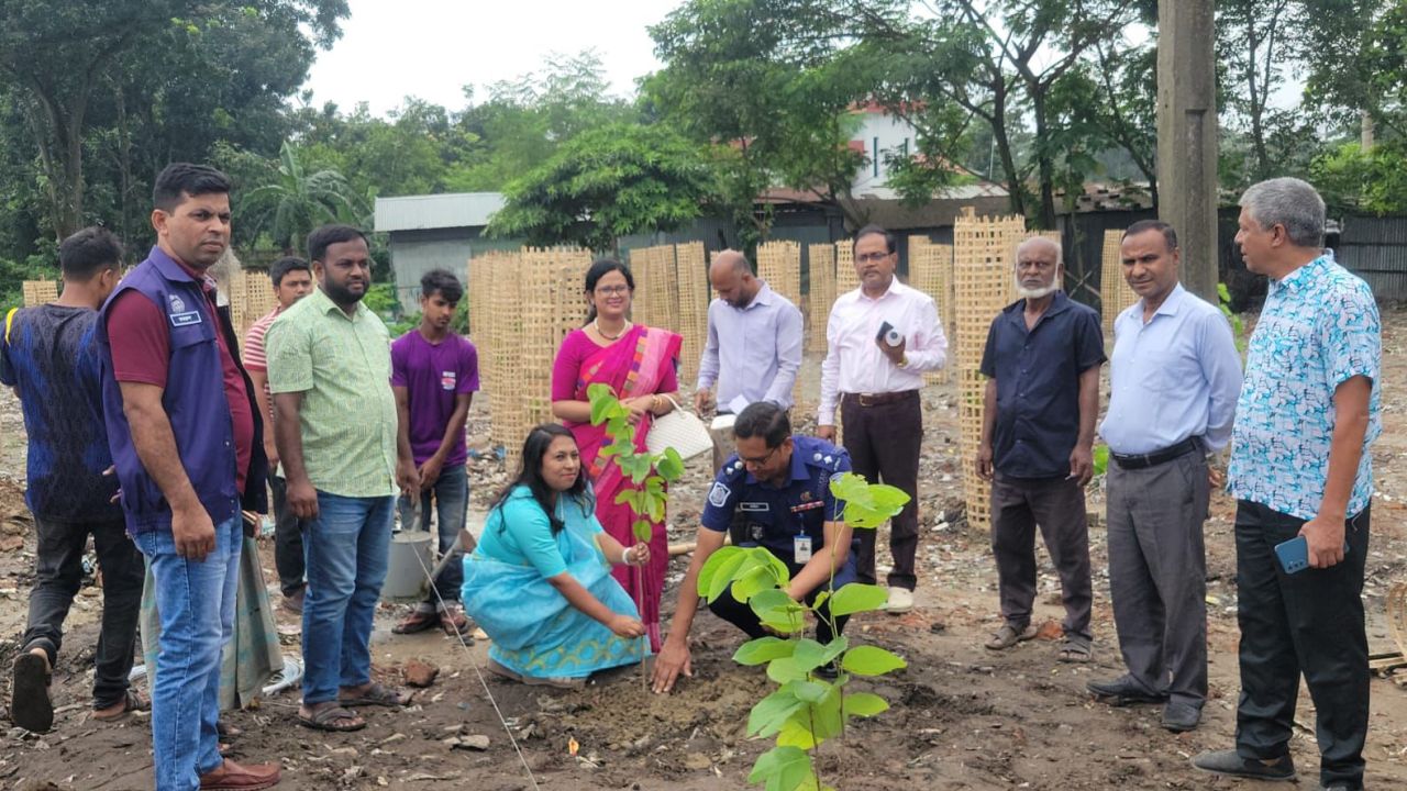 শেরপুরে পৌরসভার ভাগাড় হলো বৃক্ষ উদ্যান ‘আকাশলীনা’!