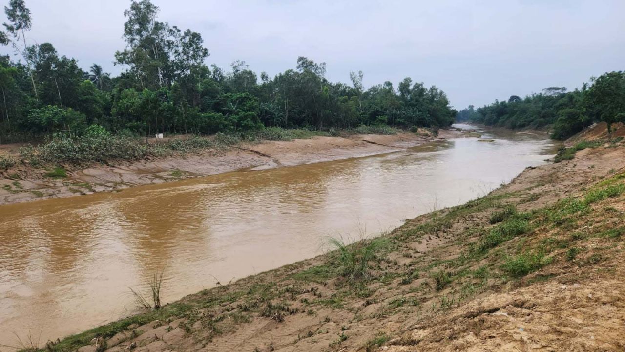 মহারশি নদীভাঙন ঠেকাতে নদী পুুনঃখনন ও বাঁধ নির্মাণের দাবি