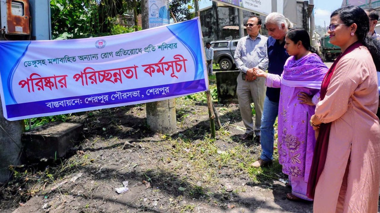 শেরপুরে পৌরসভার উদ্যোগে পরিষ্কার-পরিচ্ছন্নতা কর্মসূচি অনুষ্ঠিত