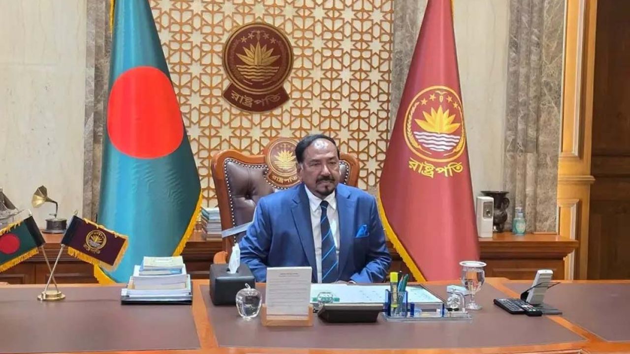 প্রথমবার বঙ্গভবনে ভারপ্রাপ্ত রাষ্ট্রপতি হাফিজ উদ্দিন