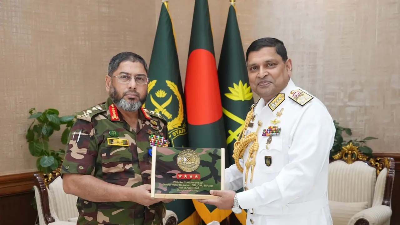 সেনাপ্রধানের সঙ্গে নবনিযুক্ত নৌবাহিনী প্রধানের সৌজন্য সাক্ষাৎ