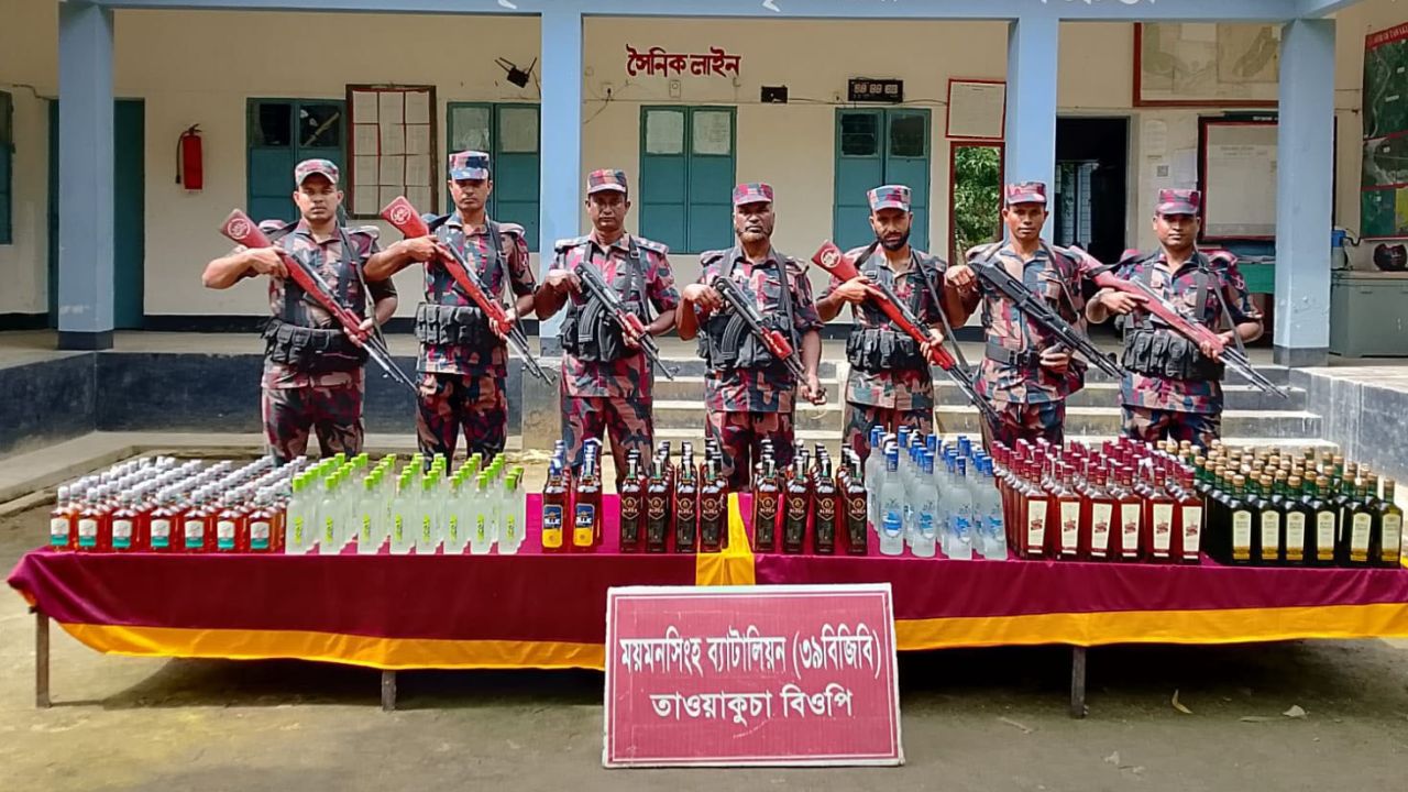 ঝিনাইগাতীতে বিজিবির অভিযানে ৩২১ বোতল ভারতীয় মদ উদ্ধার