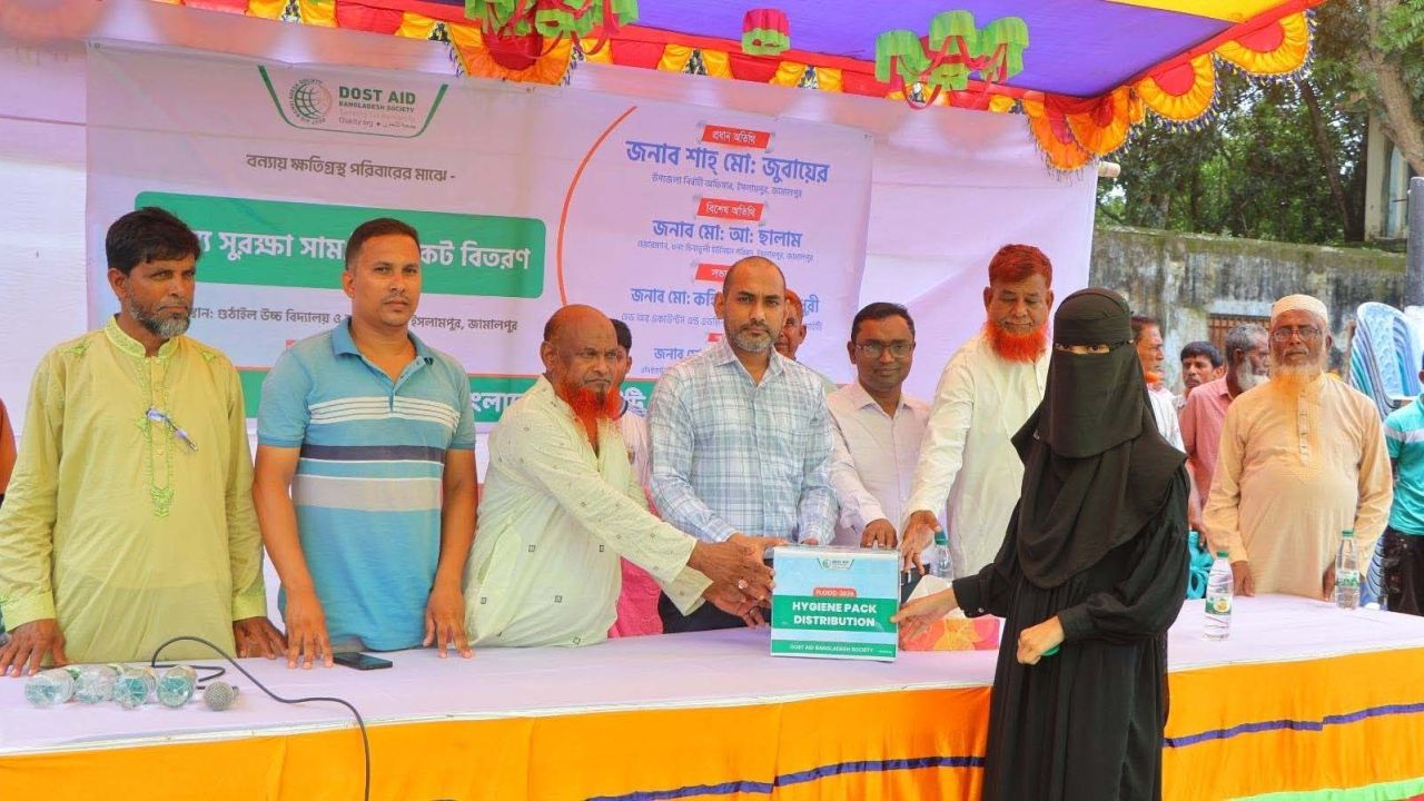 ইসলামপুরে দোস্ত এইডের স্বাস্থ্য সুরক্ষা সামগ্রী পেল ৫০০ পরিবার