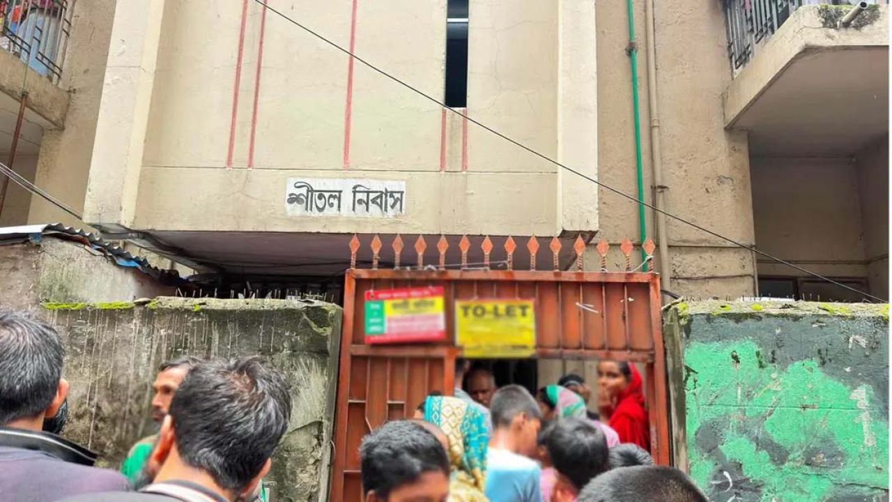 স্ত্রী-শাশুড়িকে খুন করে কলাবাগান থানায় হাজির হলেন যুবক