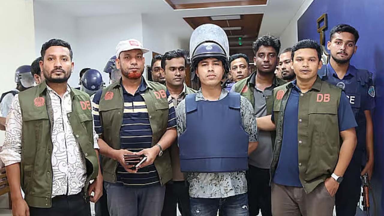অস্ত্র-খুনের মামলায় ১০ দিনের রিমান্ডে সন্ত্রাসী ডেভিড ইমন