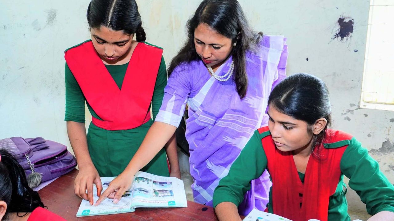 শেরপুরের সূর্যদী উত্তরপাড়া সরকারি প্রাথমিক বিদ্যালয় পরিদর্শন করলেন জেলা প্রশাসক