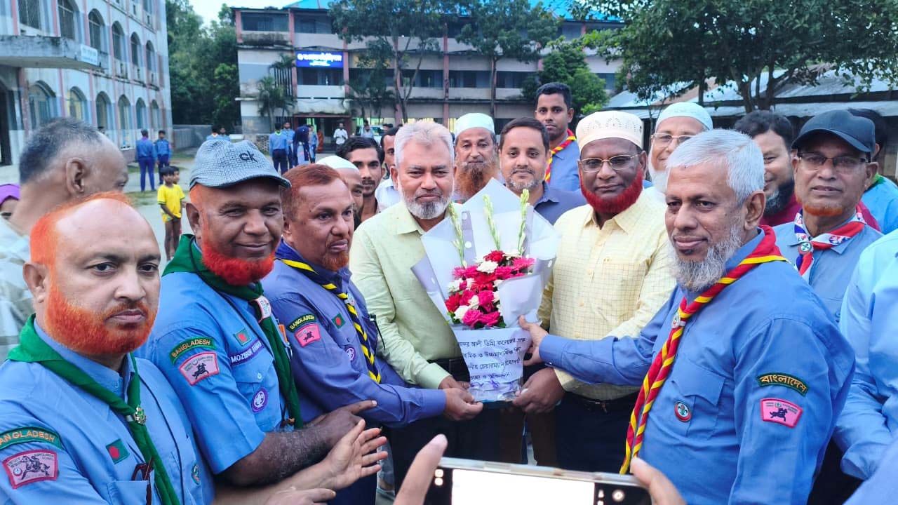 ময়মনসিংহ শিক্ষা বোর্ডের চেয়ারম্যানকে শেরপুর জেলা রোভারের সংবর্ধনা