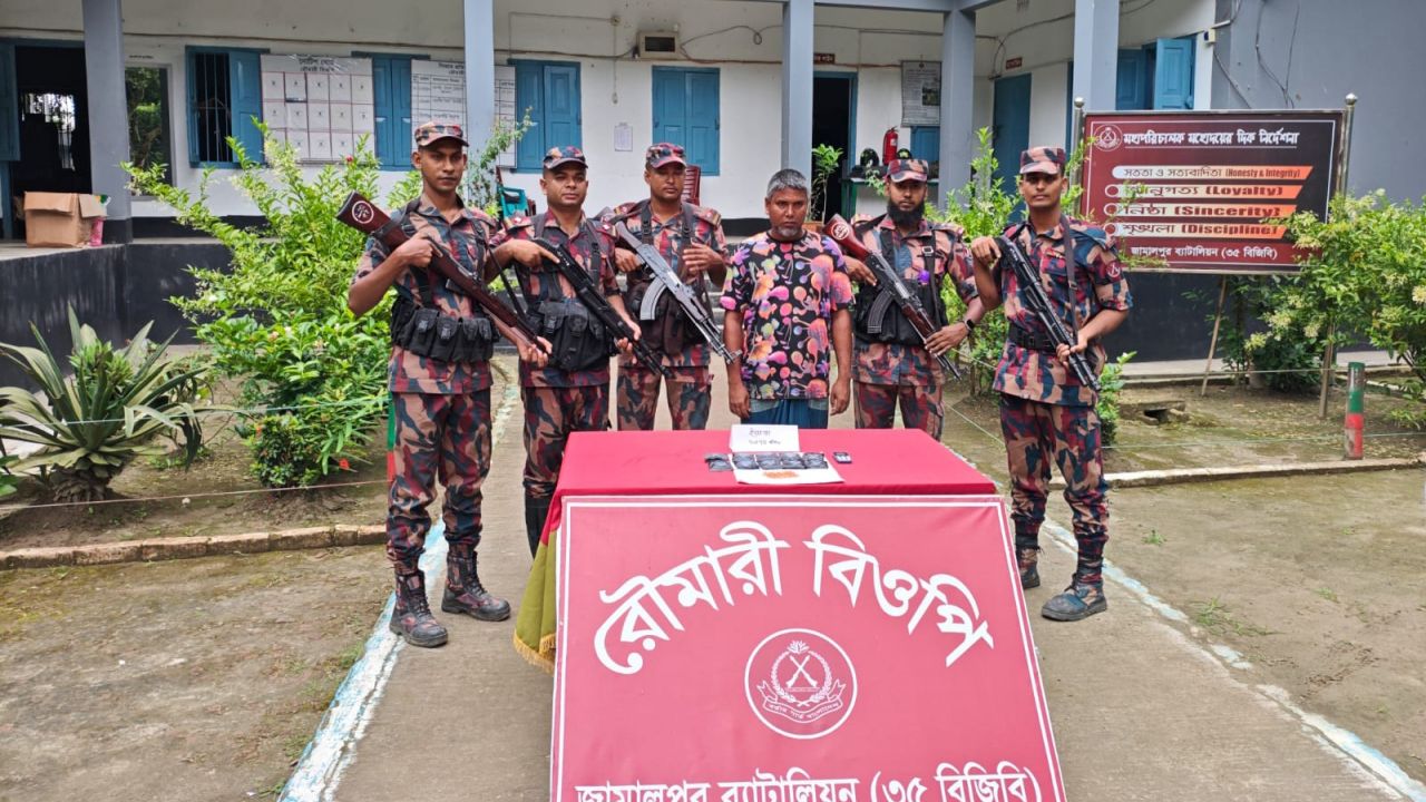 জামালপুরে ৩৫ বিজিবির অভিযানে ইয়াবা ও মদ জব্দ, আটক-১
