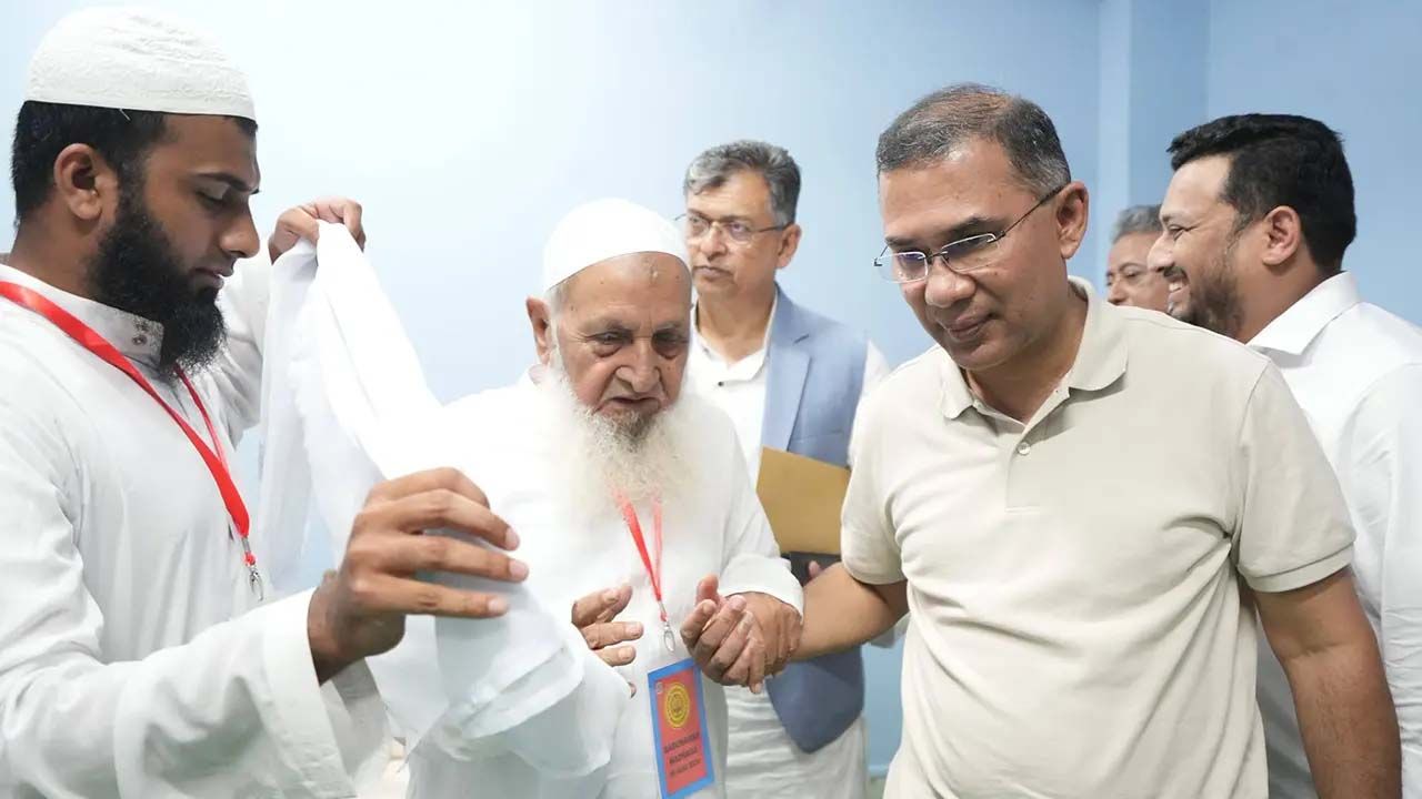 হেফাজতের আমির মুহিব্বুল্লাহ বাবুনগরীর সঙ্গে প্রধানমন্ত্রীর সাক্ষাৎ