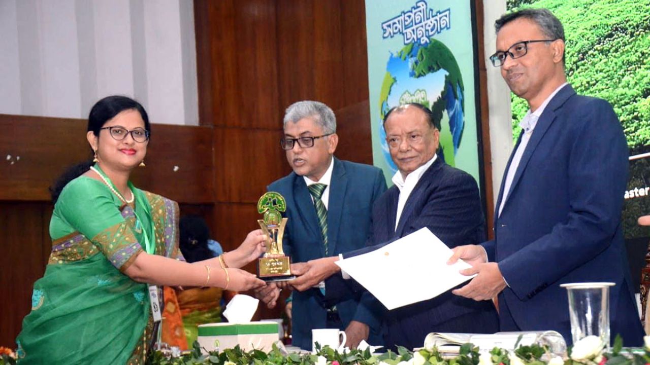 ছাদ বাগান প্রতিযোগিতায় তৃতীয় স্থান অর্জন শেরপুর পৌরসভার