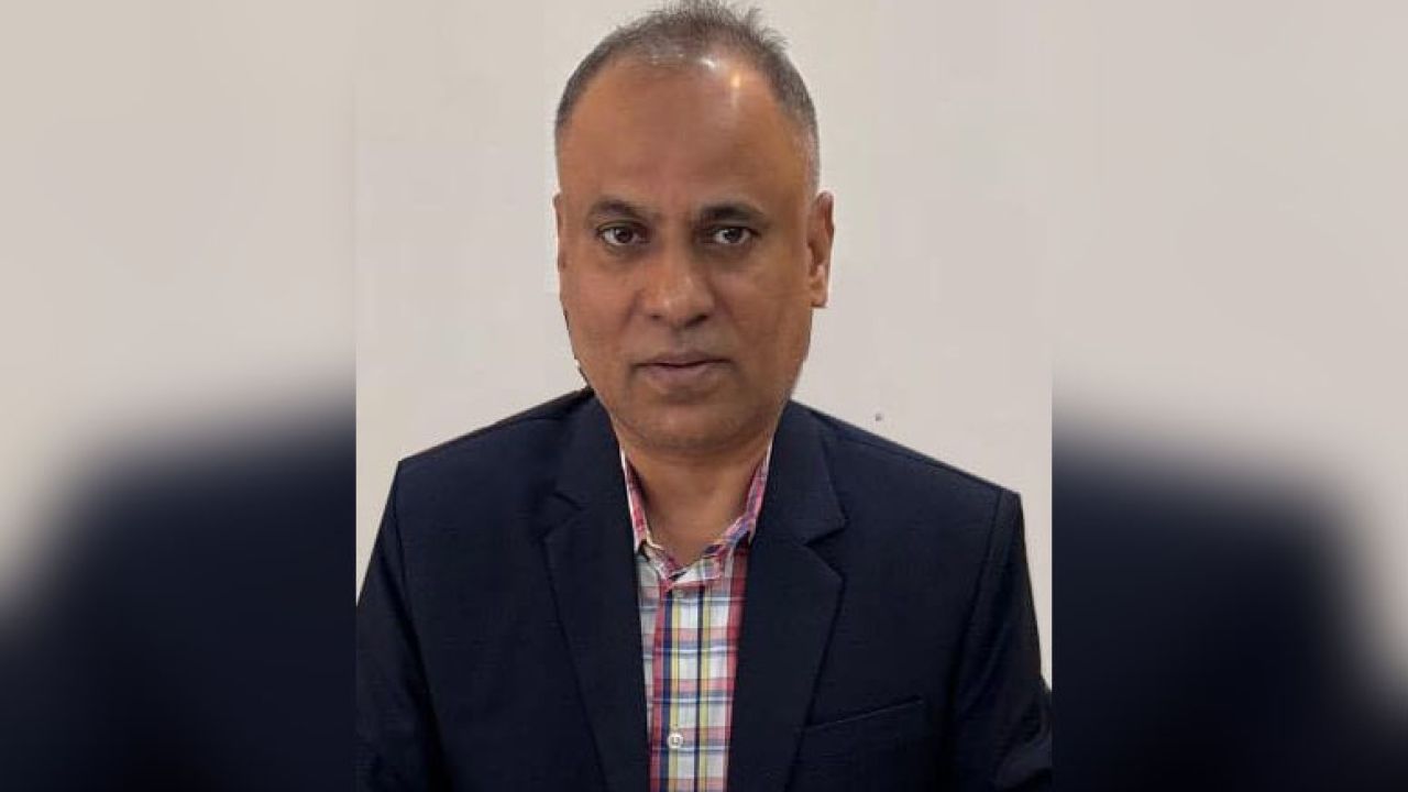 পাসপোর্টের সহকারী পরিচালক রুস্তমের বিরুদ্ধে তদন্ত কমিটি, অফিসের কার্যক্রম থেকেও বিরত