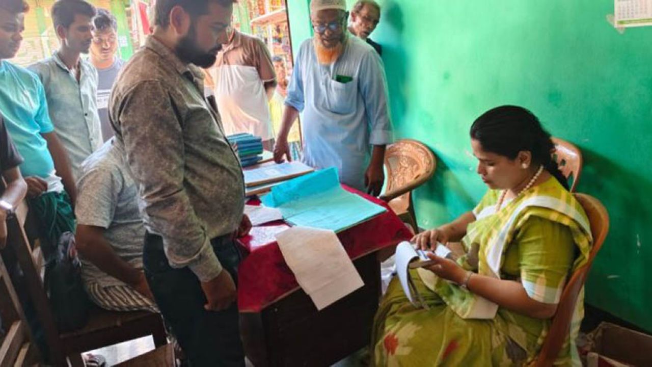 শ্রীবরদীতে ভ্রাম্যমাণ আদালতের অভিযান, সার ডিলারকে জরিমানা