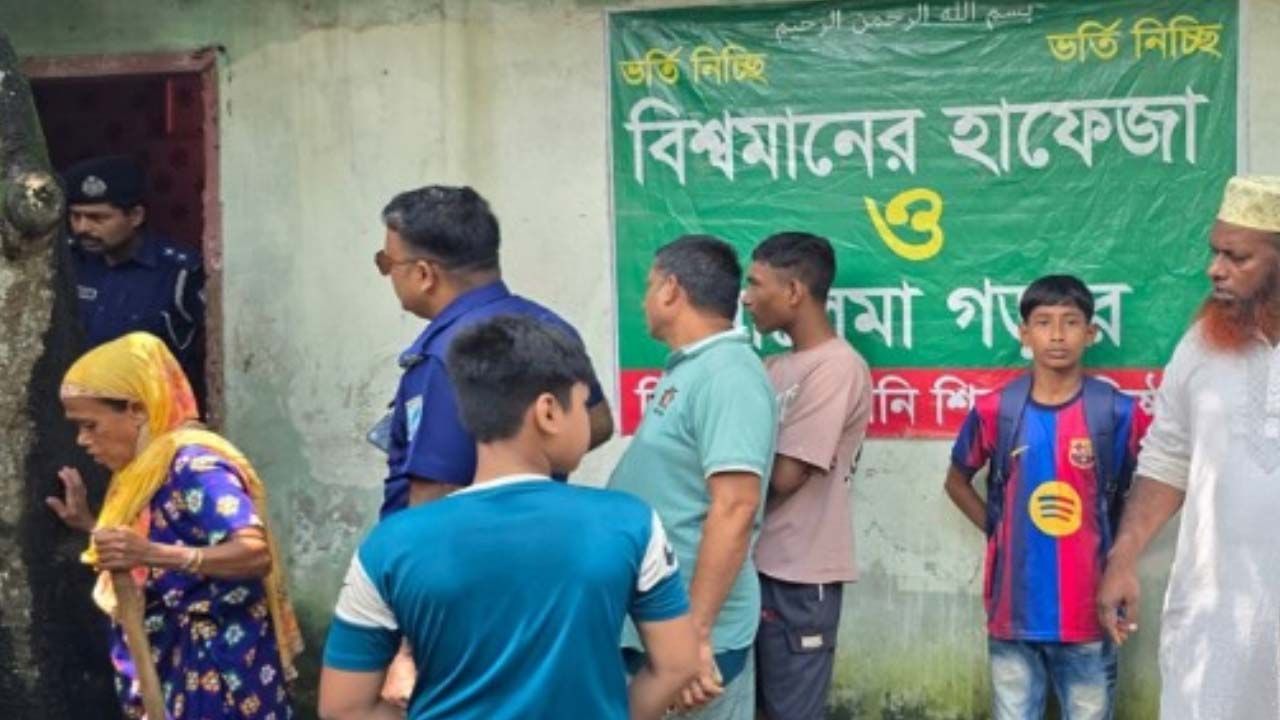 মাদারীপুরে মহিলা মাদ্রাসায় বোমা বিস্ফোরণ, ৫ শিক্ষার্থী আহত