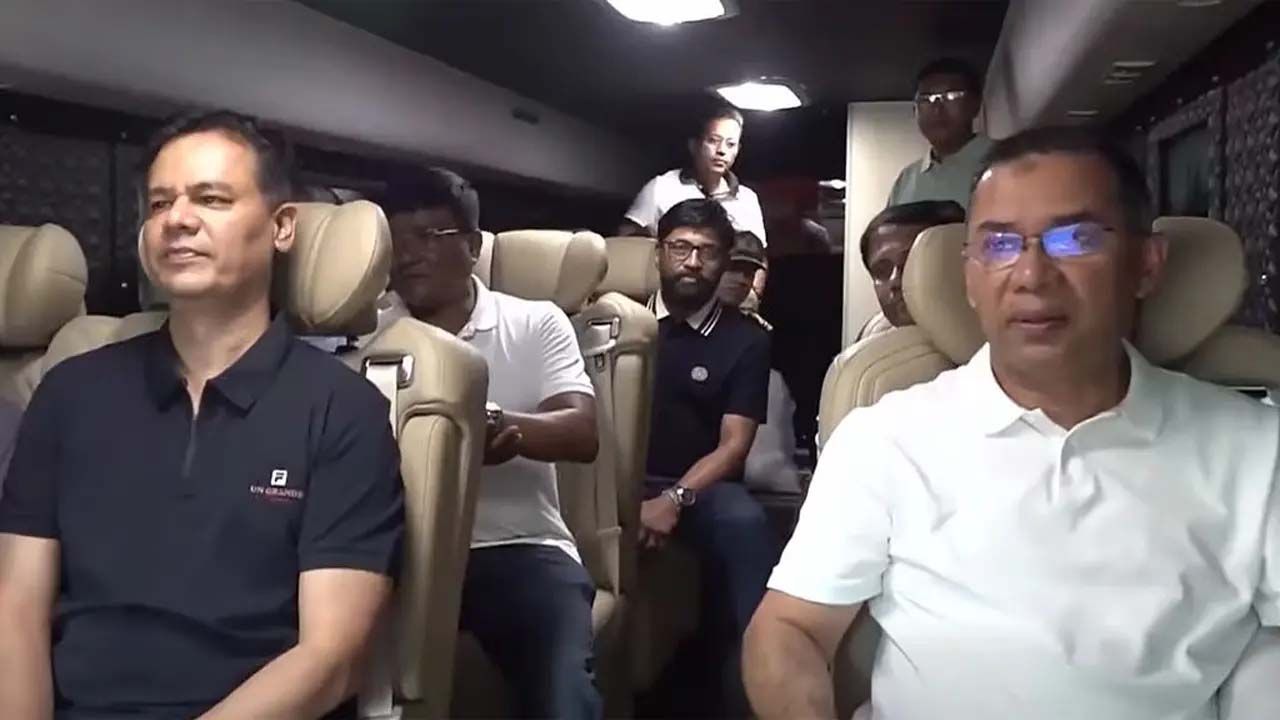 কিশোরগঞ্জের পথে প্রধানমন্ত্রী