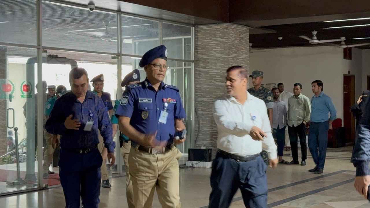 স্থানীয় নির্বাচন: আইনশৃঙ্খলা নিয়ে সিইসি-আইজিপির বৈঠক