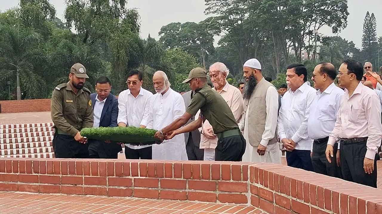 জাতীয় স্মৃতিসৌধে নতুন মন্ত্রী-প্রতিমন্ত্রীদের শ্রদ্ধাঞ্জলি