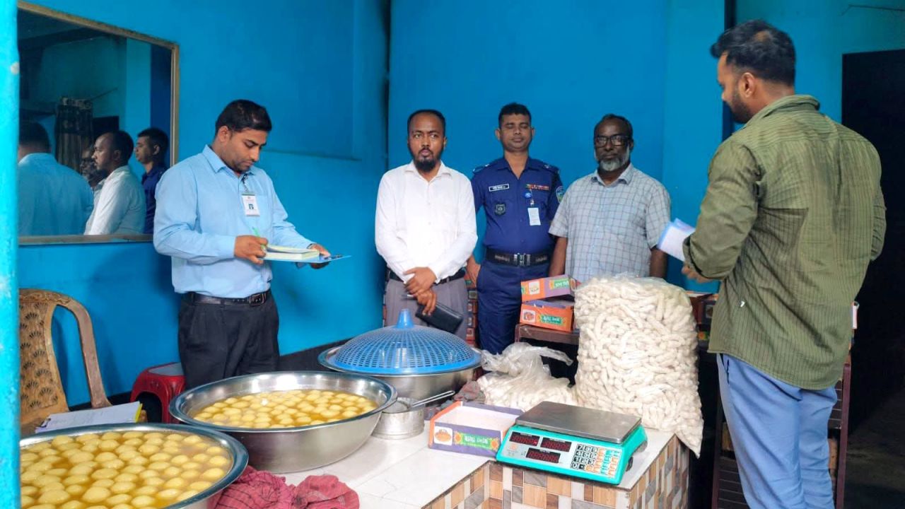 নালিতাবাড়ীতে ৫ প্রতিষ্ঠানকে জরিমানা