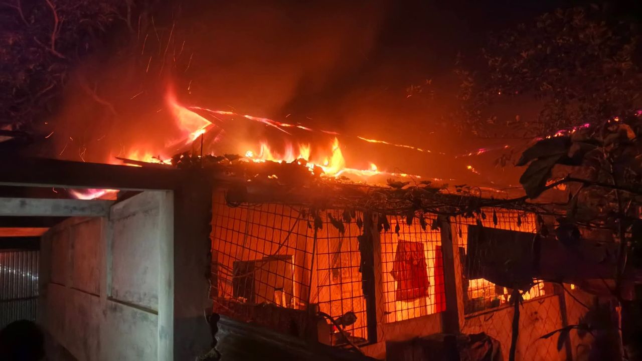 শ্রীবরদীতে ভয়াবহ অগ্নিকাণ্ডে সাবেক সেনা সদস্যের বাড়ি পুড়ে ছাই, ক্ষতি ৩০ লাখ টাকা