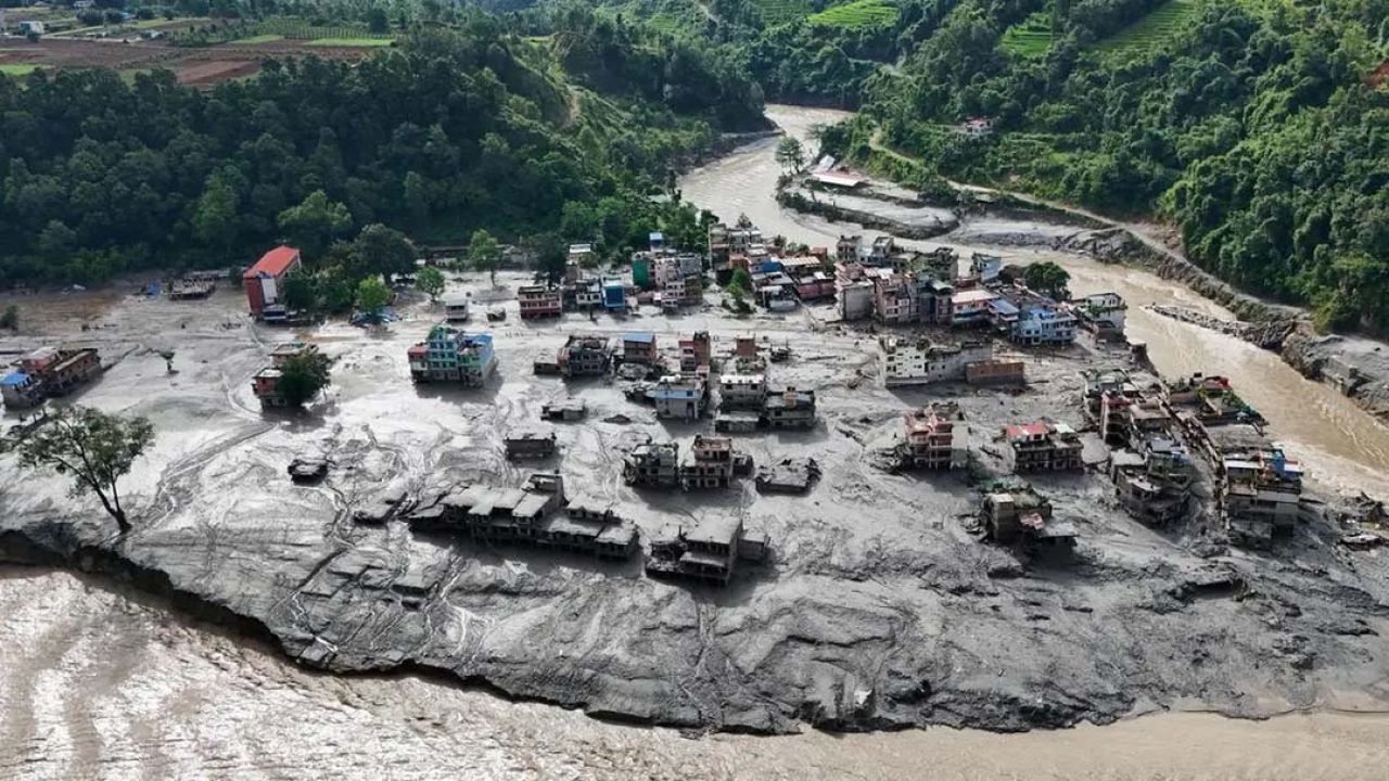 নেপালে দীর্ঘ হচ্ছে লাশের সারি, মৃতের সংখ্যা পৌঁছাল ৩৩২ জনে
