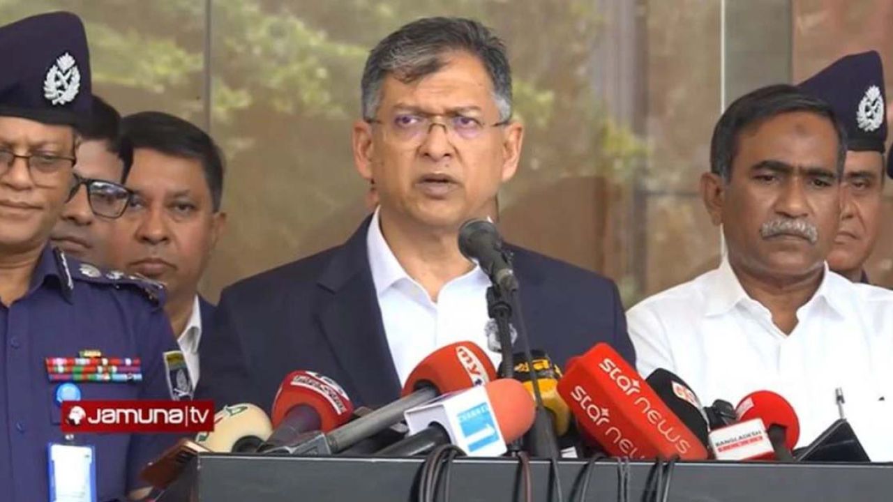 অবৈধ অস্ত্র উদ্ধারে বিশেষ ইউনিট গঠন, তথ্য দিলে ২ লাখ টাকা পুরস্কার ঘোষণা স্বরাষ্ট্রমন্ত্রীর