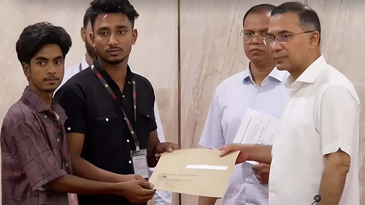 গুম-খুন ও জুলাই শহীদ পরিবারের ৭৪ সদস্যকে চাকরি দিলেন প্রধানমন্ত্রী