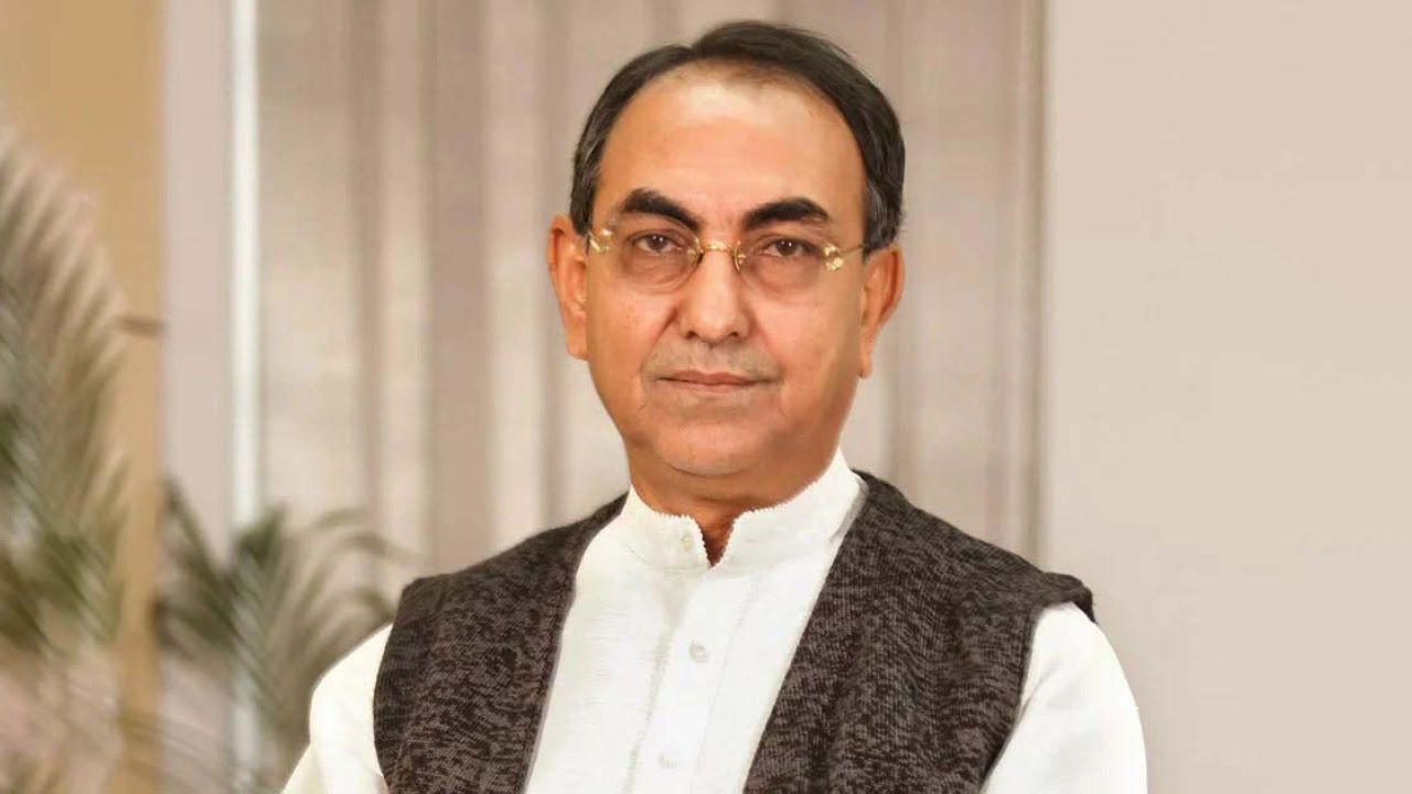 রাতে দেশে ফিরছেন প্রধানমন্ত্রীর রাজনৈতিক উপদেষ্টা মির্জা আব্বাস