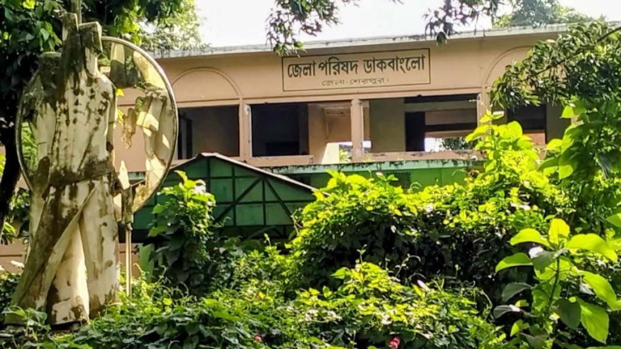 দুই বছর পেরিয়ে গেলেও শেরপুর জেলা পরিষদ ডাকবাংলোটি সংস্কার করা হয়নি