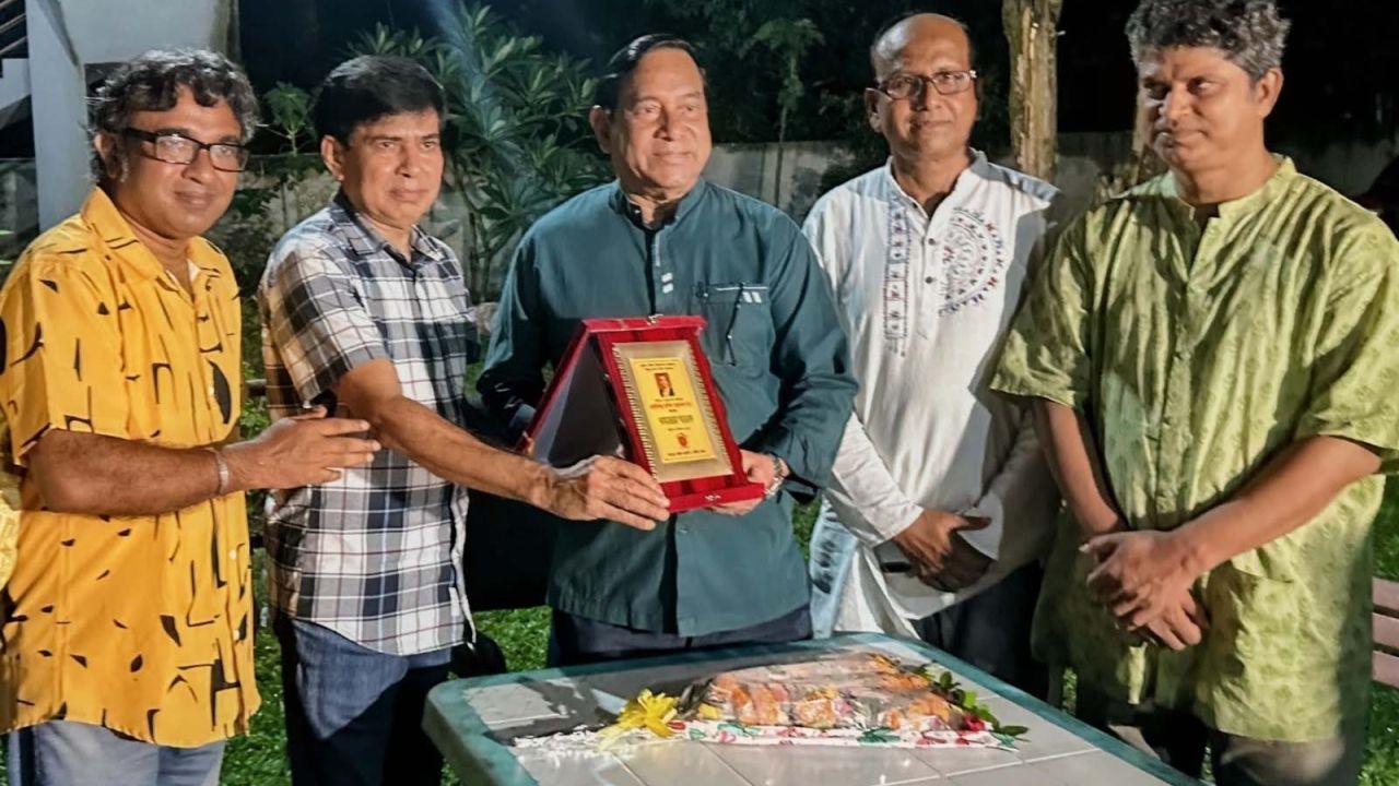 শেরপুরে প্রকৃতি ও জীবন ক্লাবের চেয়ারম্যান মুকিত মজুমদারকে সংবর্ধনা