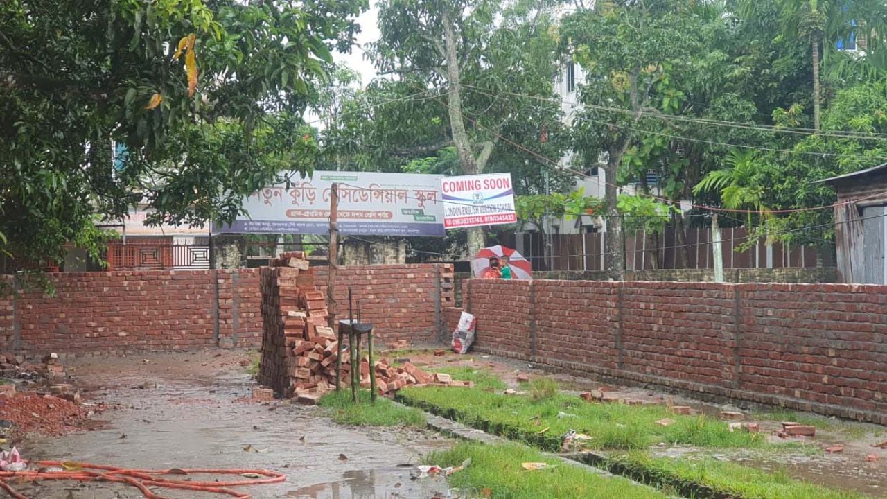 জামালপুরে স্কুলের চলাচলের রাস্তায় দেয়াল নির্মাণের অভিযোগ