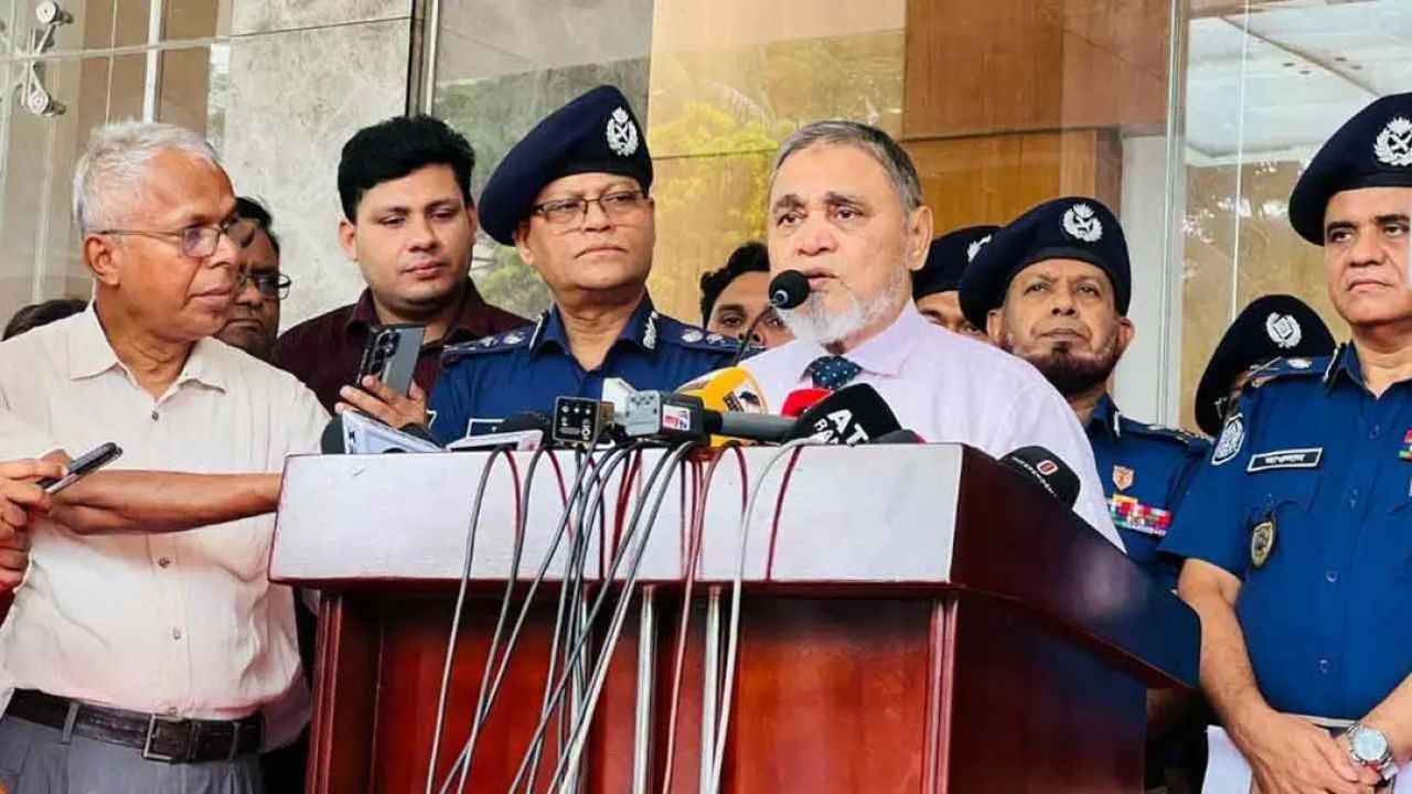 পুলিশকে বেআইনি নির্দেশনা দেবে না কমিশন : সিইসি