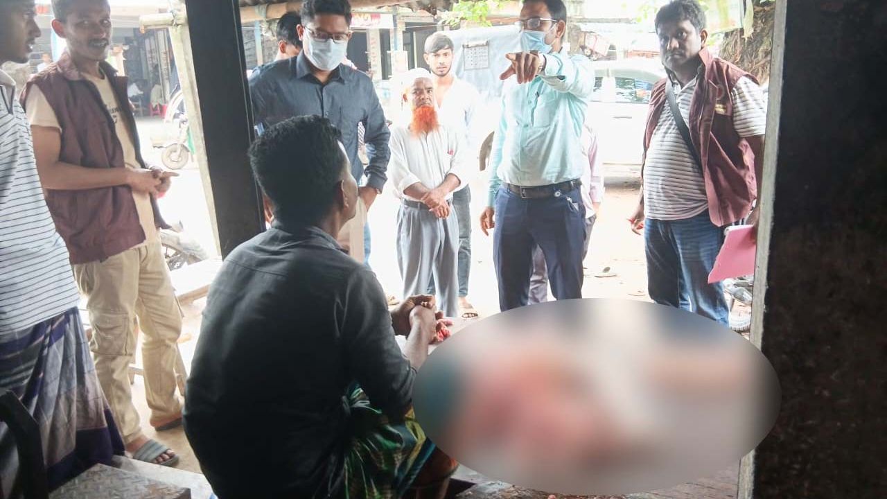 মাদারগঞ্জে ফ্রিজে ৪০ কেজি পচা মাংস, ব্যবসায়ীকে জরিমানা