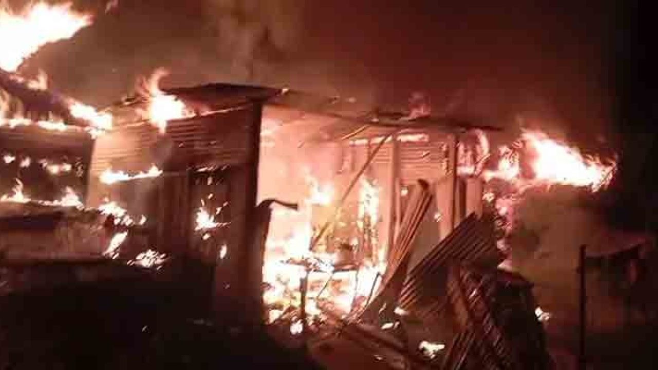 শেরপুরে অগ্নিকাণ্ডে চার পরিবারের ২০ লাখ টাকার ক্ষতি