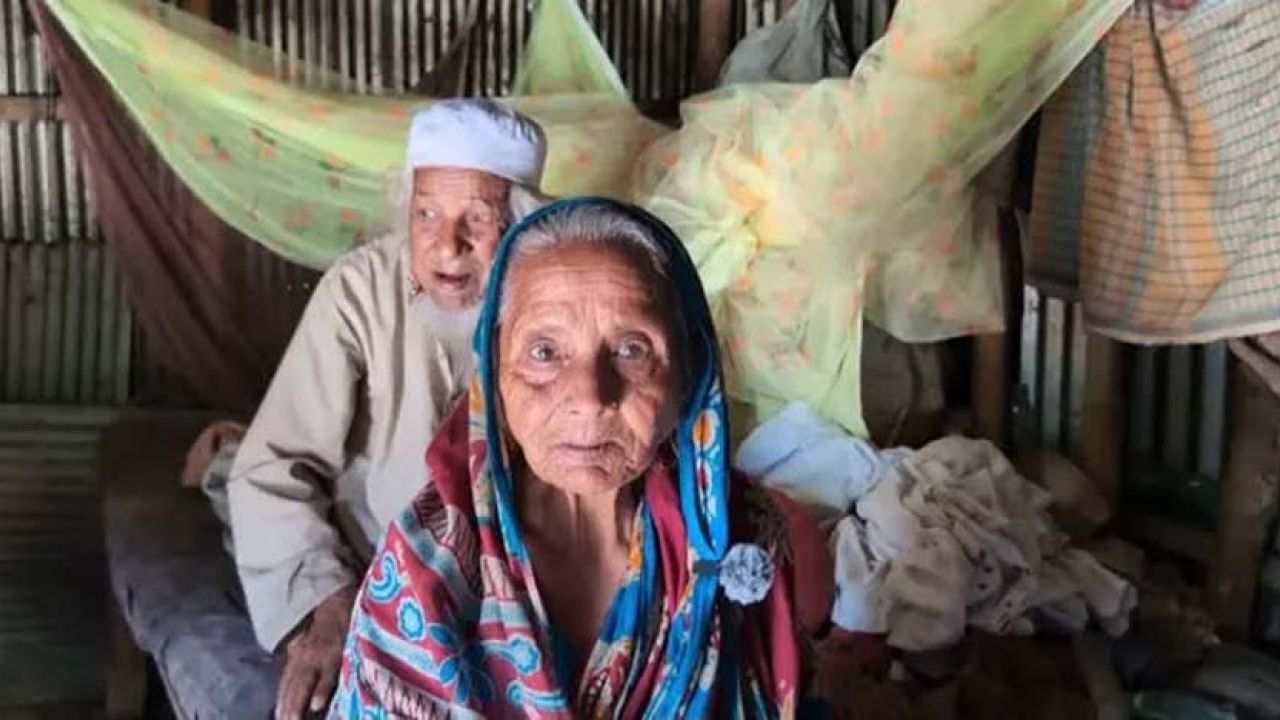 শেরপুরে বৃদ্ধ শিক্ষক দম্পতির মানবেতর জীবন যাপন