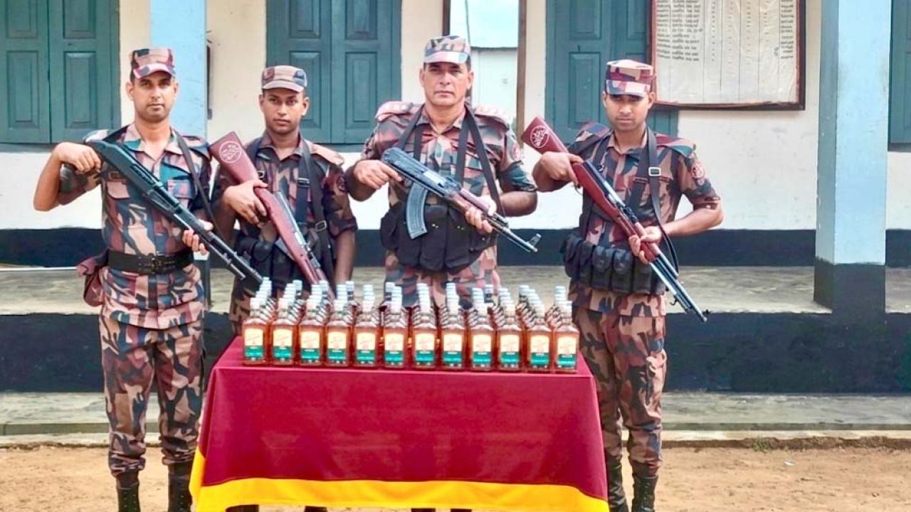 শ্রীবরদী সীমান্তে ৭০ বোতল ভারতীয় মদ জব্দ