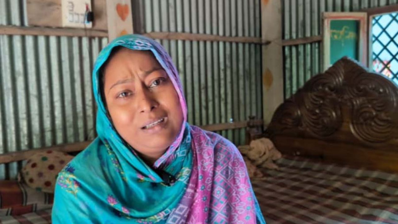 দুটি কিডনিই বিকল, মায়ের কিডনিও মিলছে না: বাঁচতে সমাজের সহায়তা চান আরজিনা