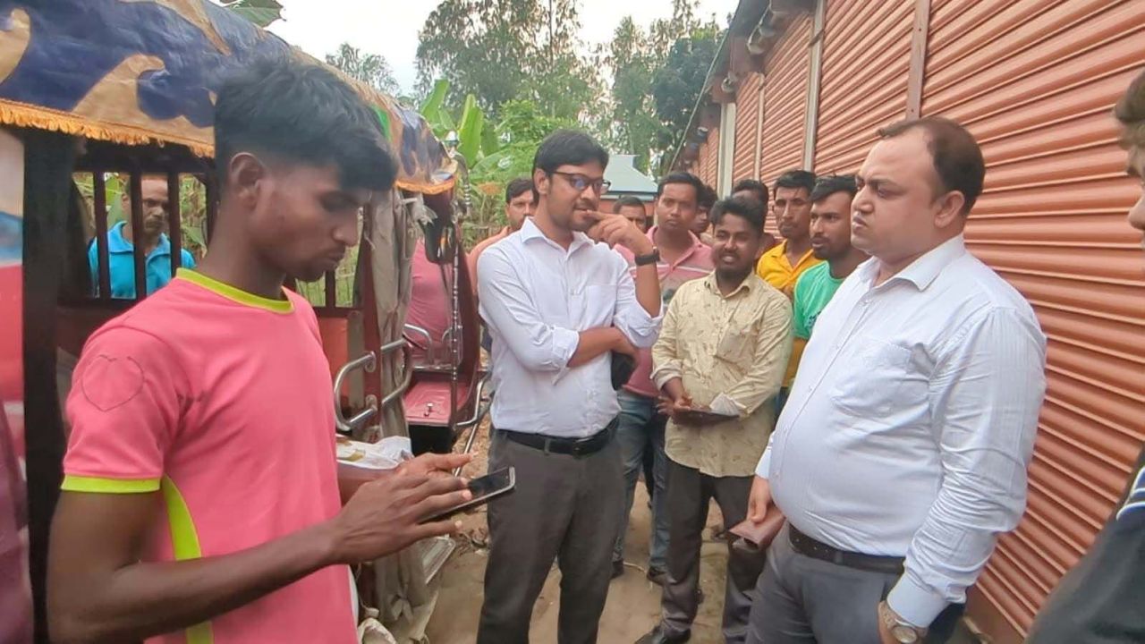 বকশীগঞ্জে দুই অটোরিকশা থেকে ২৫ বস্তা ইউরিয়া সার জব্দ