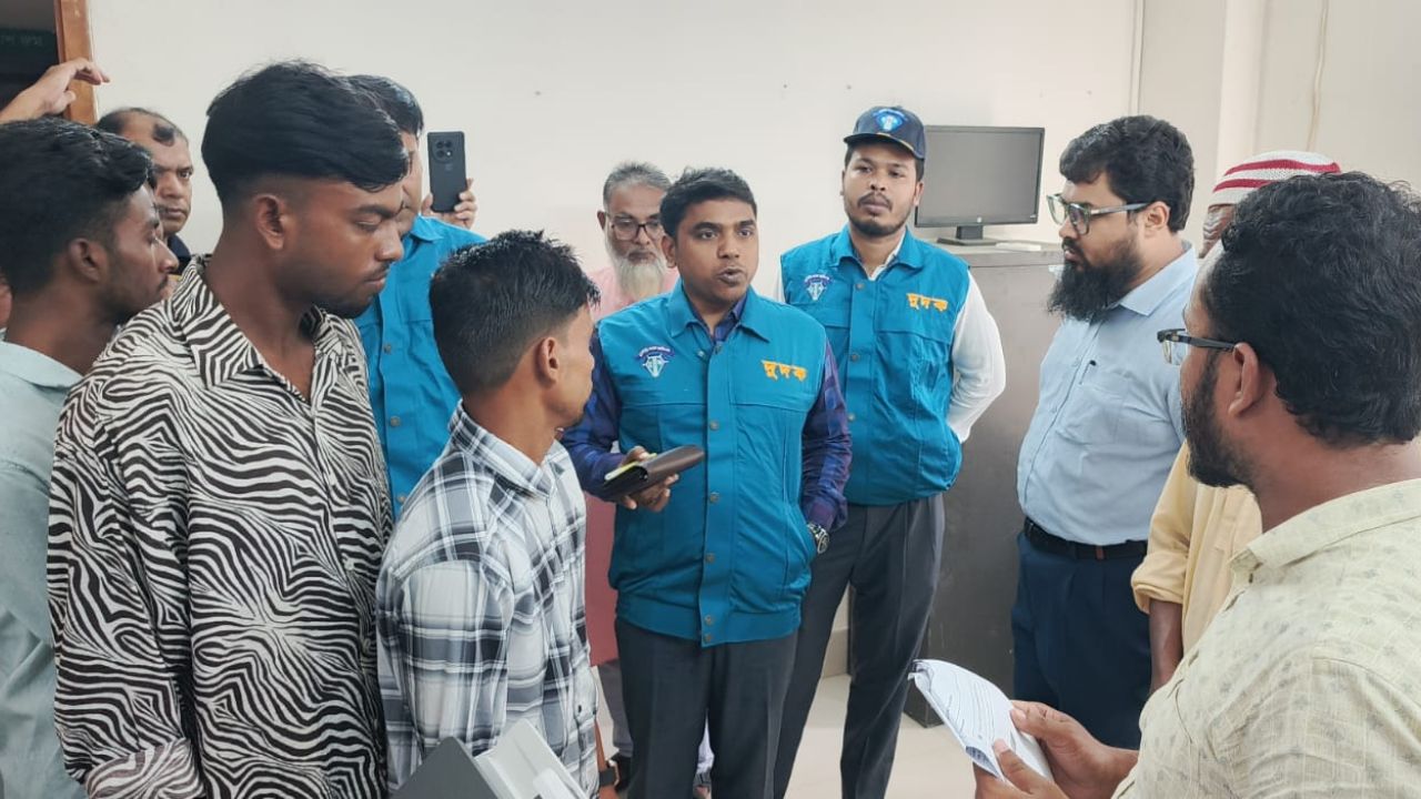 জামালপুর আঞ্চলিক পাসপোর্ট অফিসে দুদকের অভিযান পরিচালিত