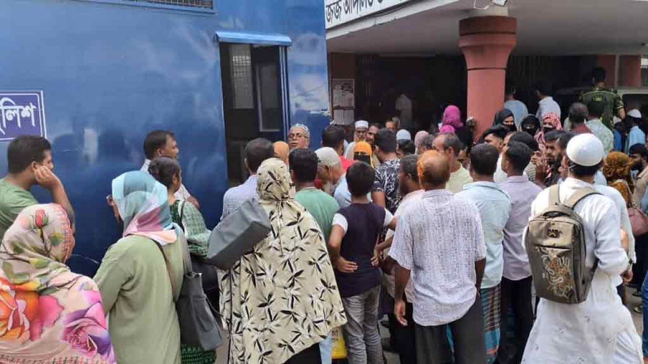 কালোবাজারে ১৪ কোটি টাকার সার বিক্রি, শেরপুরে ১০ ডিলারসহ ১৫ জন কারাগারে