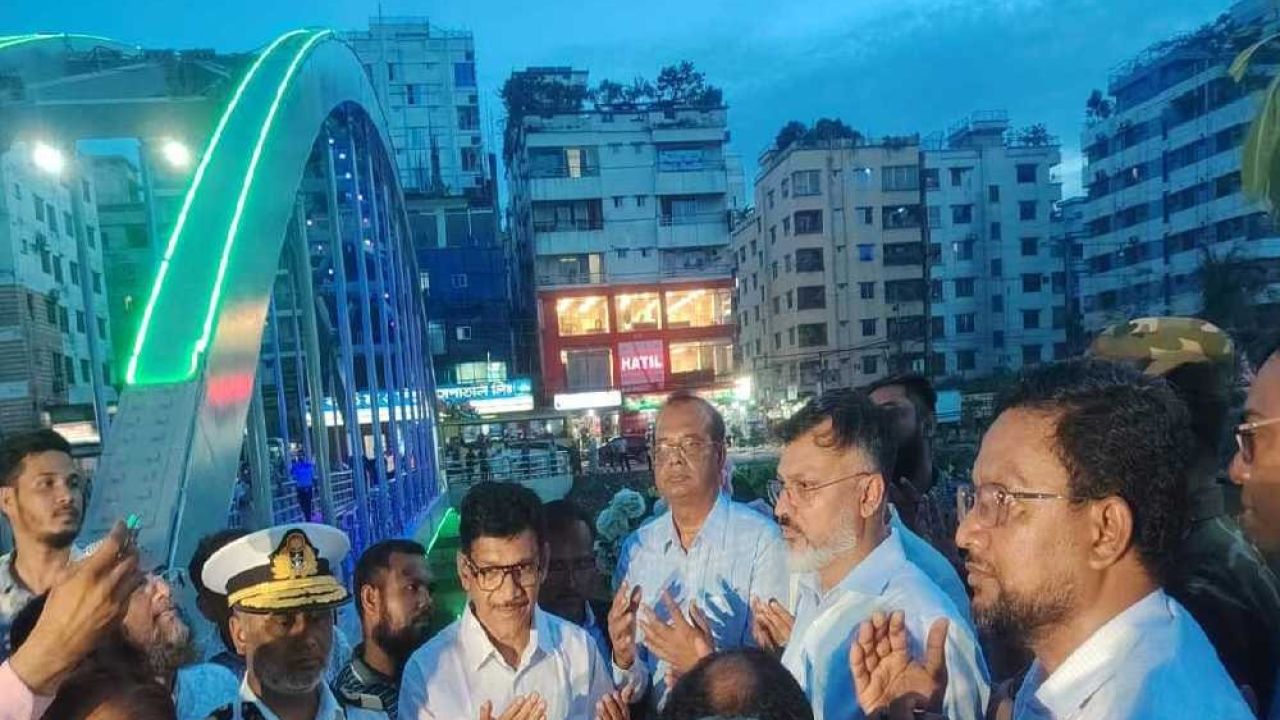পথচারীদের যাতায়াতে স্বস্তি, রামপুরা খালের ওপর নতুন সেতু