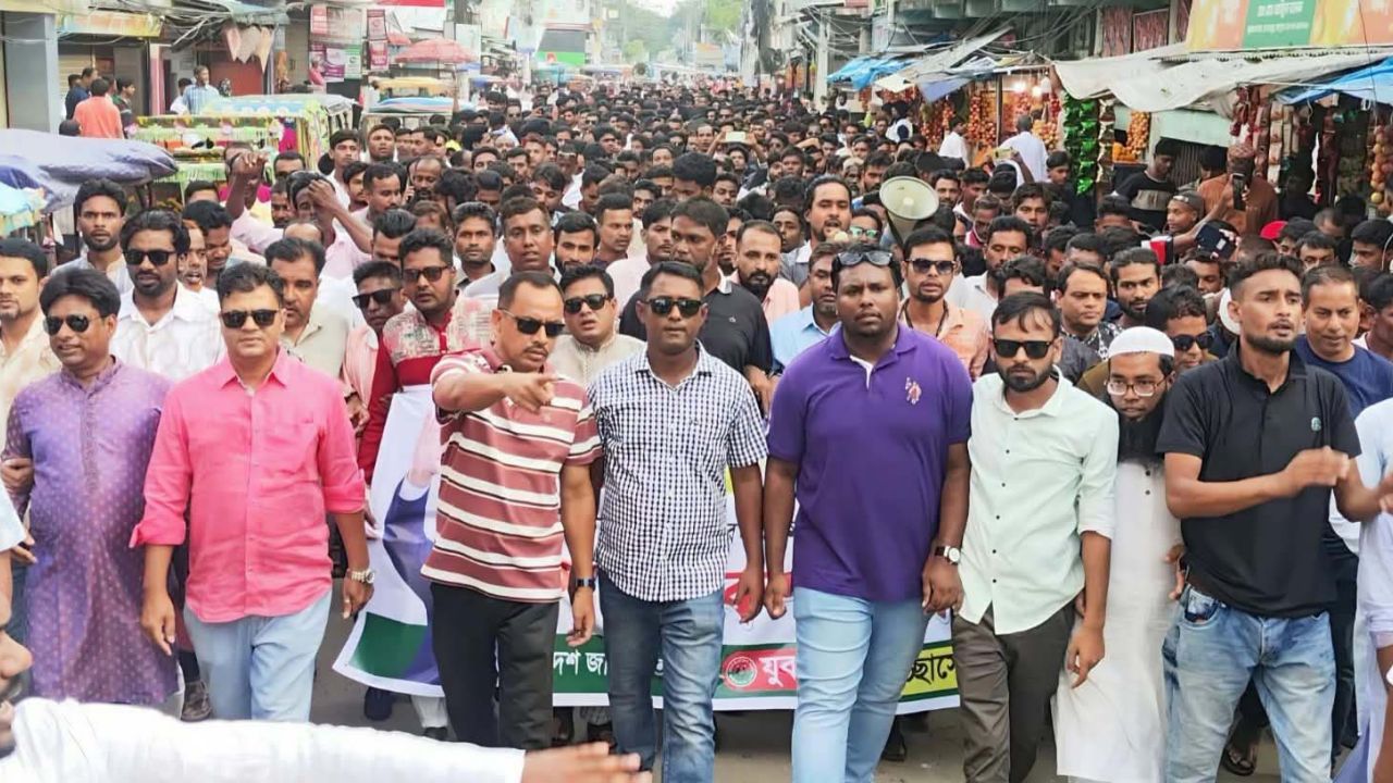 শেরপুরে যুবদল, স্বেচ্ছাসেবক দল ও ছাত্রদলের যৌথ প্রতিবাদ মিছিল ও সমাবেশ