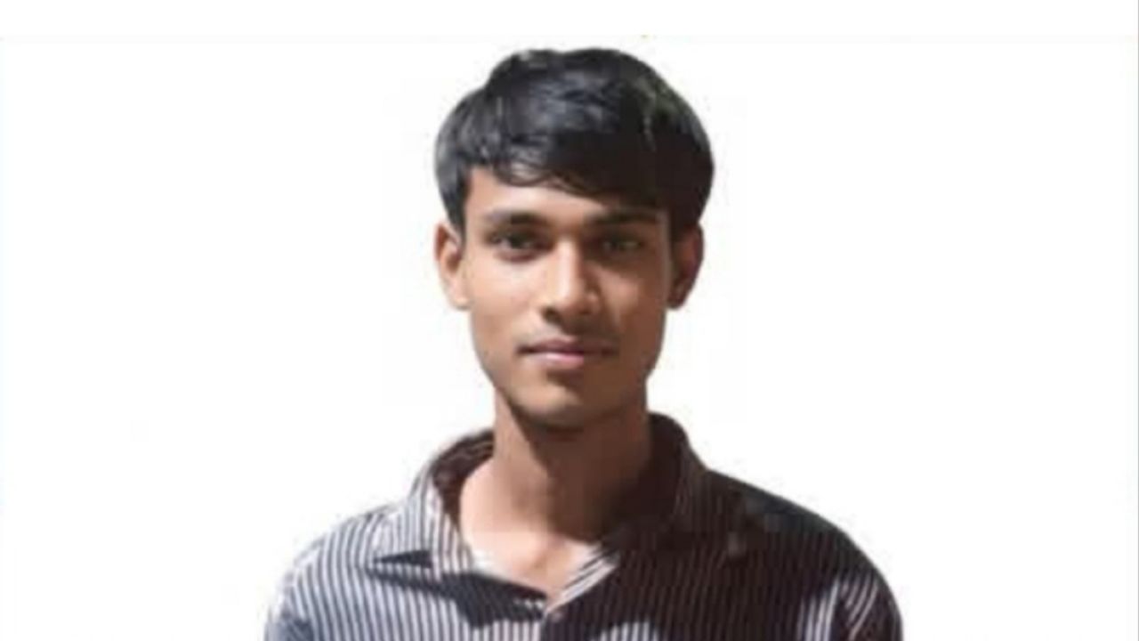 নালিতাবাড়ীতে ৪৪ বোতল বিদেশি মদসহ মাদক কারবারি গ্রেপ্তার
