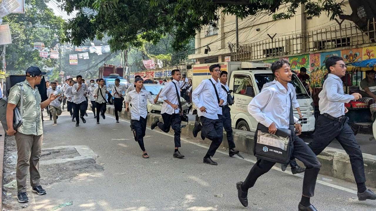 ঢাকা কলেজ-আইডিয়াল কলেজের শিক্ষার্থীদের সংঘর্ষ