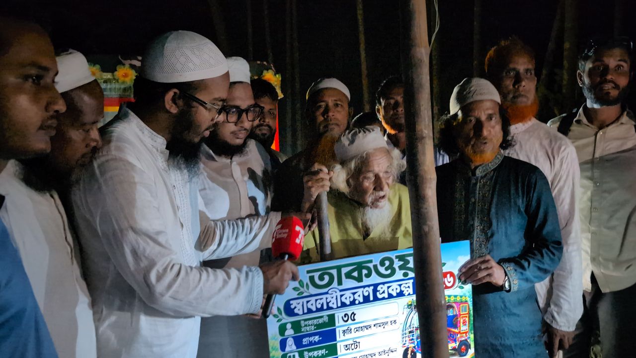 শেরপুর টাইমসের সংবাদে বদলে গেল শামছুল হক ক্বারির জীবন,পেলেন অটোরিকশা ও ঘর